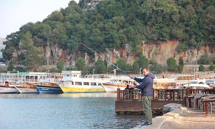 SEZON KAPANDI, DÜNYACA ÜNLÜ PLAJ AMATÖR BALIKÇILARA KALDI