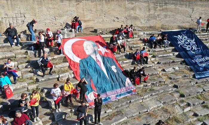 AYDIN BÜYÜKŞEHİR BELEDİYESİ TARAFINDAN ATA'YA SAYGI DOĞA YÜRÜYÜŞÜ DÜZENLENDİ