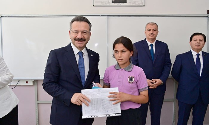 AYDIN'DA 186 BİN 545 ÖĞRENCİ KARNE ALDI