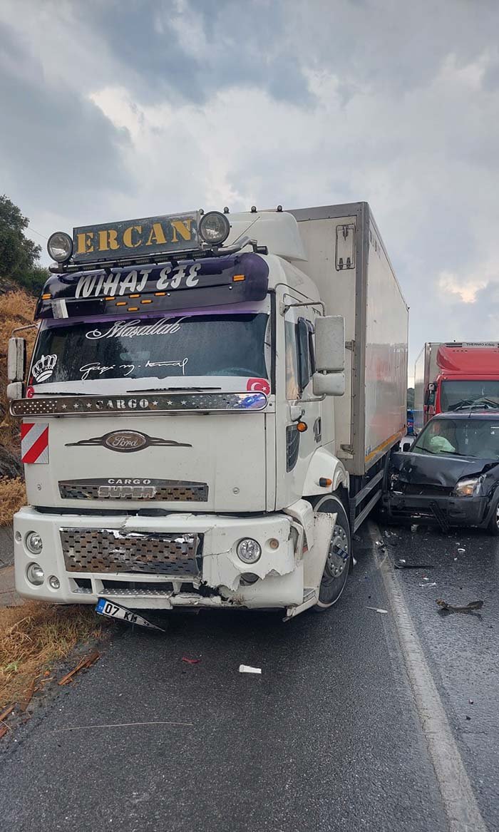 AYDIN'DA ZİNCİRLEME TRAFİK KAZASI: 8 YARALI