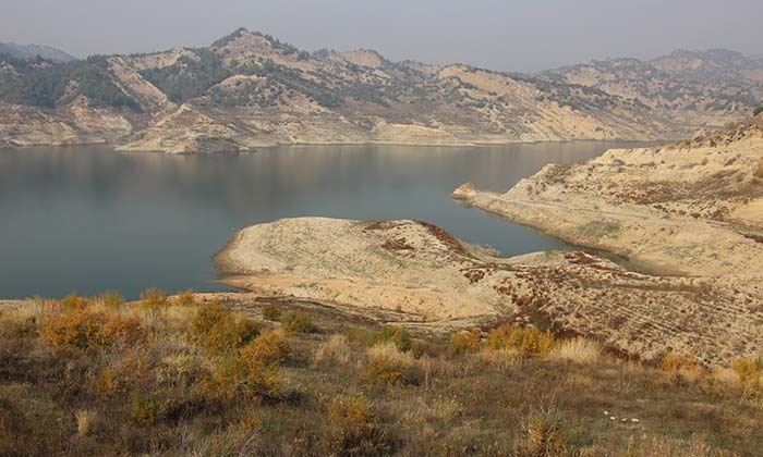 İKİZDERE BARAJI'NDAKİ DÜŞEN SU SEVİYESİ VATANDAŞLARI TEDİRGİN EDİYOR