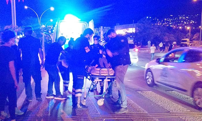 BODRUM'DA FECİ KAZA: 1 ÖLÜ, 1 YARALI METRELERCE SÜRÜKLENEN MOTOSİKLETİN SÜRÜCÜSÜ GENÇ KADIN KURTARILAMADI