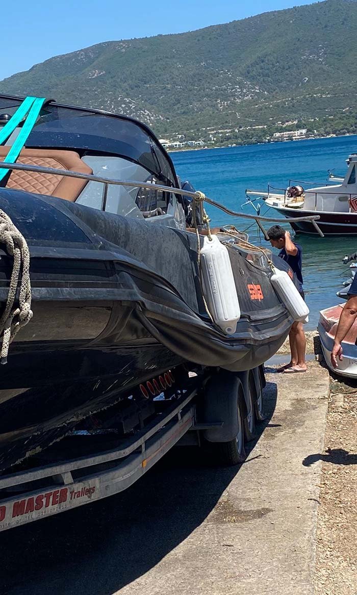 İŞ ADAMININ VE EŞİNİN ÖLDÜĞÜ KAZANIN ARDINDAN TEKNE KARAYA ÇIKARILDI KAZADA 12 YAŞINDAKİ KIZLARI MİNA'NIN 150 METRE YÜZEREK KARAYA ÇIKTIĞI ÖĞRENİLDİ