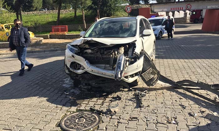 AYDIN'DA 2 ARAÇ KAFA KAFAYA ÇARPIŞTI: 1 YARALI