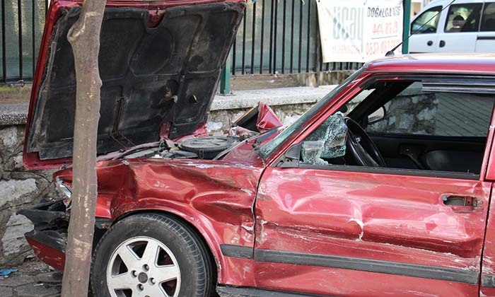 AYDIN'DA 2 ARAÇ KAFA KAFAYA ÇARPIŞTI: 1 YARALI