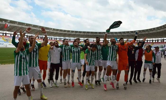 EFELER 09 SFK FİNALE YÜKSELDİ