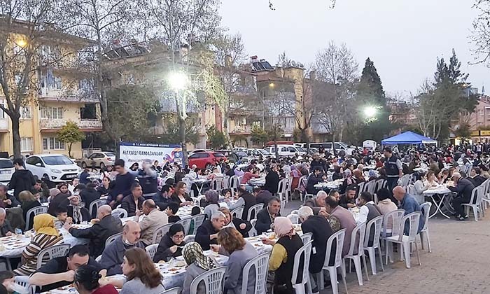 BAŞKAN ÇERÇİOĞLU İFTAR SOFRASINDA VATANDAŞLARLA BİR ARAYA GELDİ