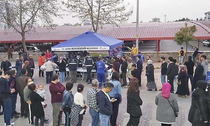 BAŞKAN ÇERÇİOĞLU İFTAR SOFRASINDA VATANDAŞLARLA BİR ARAYA GELDİ