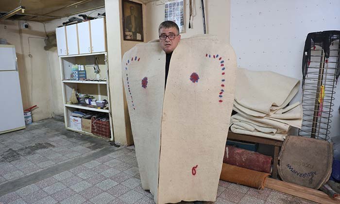 KEÇECİLİK MESLEĞİ DE TARİHE KARIŞIYOR ARTIK ÇOBANLARA DEĞİL, NOSTALJİ SEVENLER İÇİN ÇALIŞIYOR