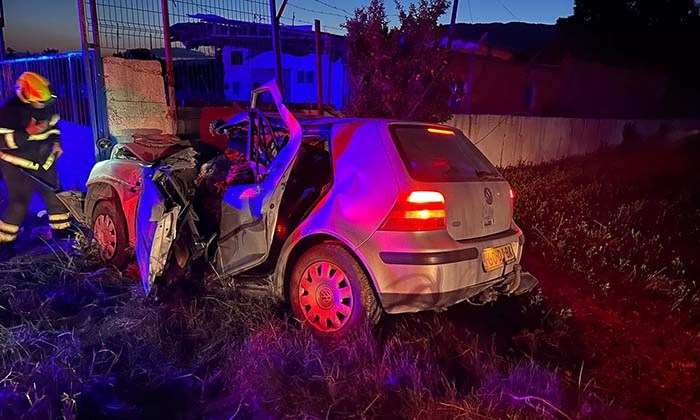 OTOMOBİL TRAKTÖR RÖMORKUNA ÇARPTI: 2 ÖLÜ, 2 AĞIR YARALI
