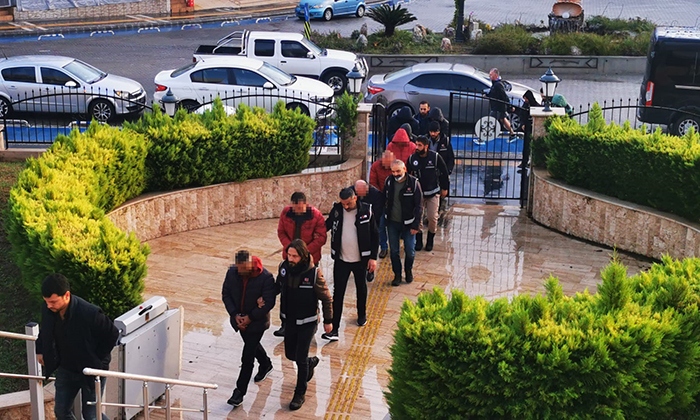MARMARİS GÜMRÜK MÜDÜRLÜĞÜ'NDE RÜŞVET OPERASYONU YAKALANAN 10 ŞÜPHELİ ADLİYEYE SEVK EDİLDİ