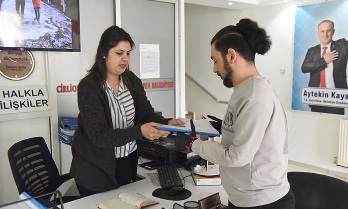 SAMET ÖNCE KOLLARINA ŞİMDİ İŞİNE KAVUŞTU