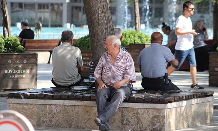 AYDIN'DA TERMOMETRELER 43 DERECEYİ GÖSTERDİ