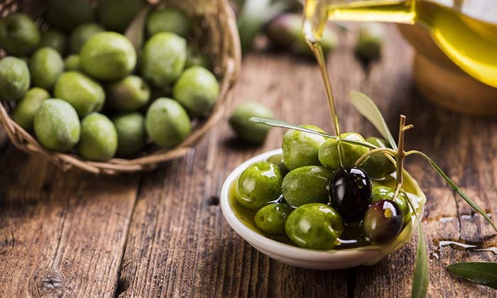 SOFRALIK ZEYTİN İHRACATINDA TARİHİ REKOR İHRACAT 110 BİN TONA ULAŞTI, 400 MİLYON DOLARA KOŞUYOR TÜRKİYE, SOFRALIK ZEYTİN İHRACATINDA İLK KEZ 100 BİN TONU AŞMAYI BAŞARDI.