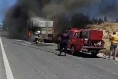 YATAĞAN'DA MERMER YÜKLÜ TIR YANGINI KORKUTTU