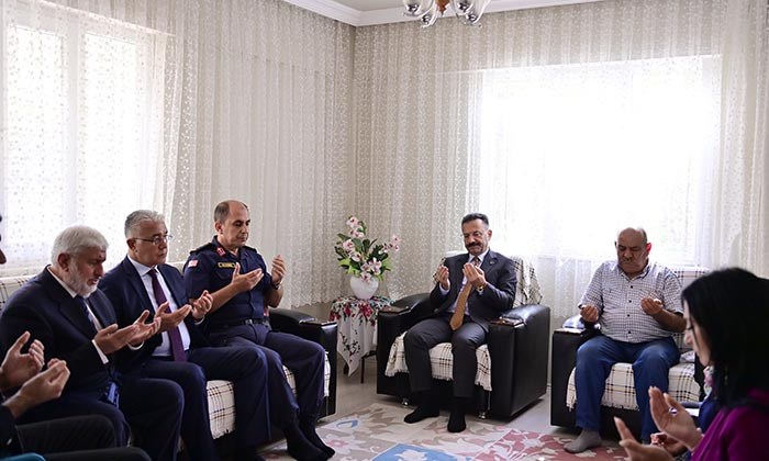 VALİ AKSOY, KARPUZLULU MUHTARLAR İLE BİR ARAYA GELDİ