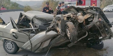 RENAULT OTOMOBİL KAĞIT GİBİ EZİLDİ: 1 YARALI