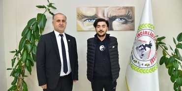 SAMET, PROTEZ KOLLARINA KAVUŞUYOR