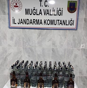 YOL KONTROLÜNDE SAHTE BANDROLLÜ İÇKİ ELE GEÇİRİLDİ YATAĞAN İLÇESİ GİRİŞİNDE JANDARMA EKİPLERİ TARAFINDAN GERÇEKLEŞTİRİLEN YOL KONTROLÜNDE SAHTE BANDROLLÜ İÇKİ ELE GEÇİRİLDİ.
