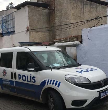 YEMEK VERMEYE GELEN YAKINI TARAFINDAN ÖLÜ BULUNDU
