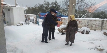 Karacasuda Vatandaşların İhti̇yaçlarını Jandarma Karşıladı