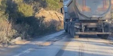 SÜRÜCÜLER LABRANDA YOLUNUN BAKIMA ALINMASINI İSTEDİ