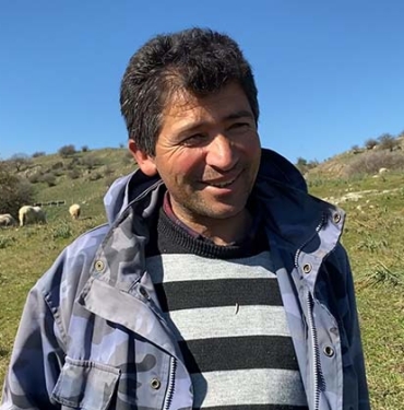 ÇOBANLIK DEYİP GEÇME, KOYUN GÜDEREK 1000 DÖNÜM ARAZİ SATIN ALDI