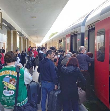 TÜRKİYE'NİN İLK DEMİRYOLU ESKİ GÜNLERİNE DÖNDÜ OTOBÜS FİYATLARI ARTTI, TRENLERDE YOĞUNLUK YAŞANDI
