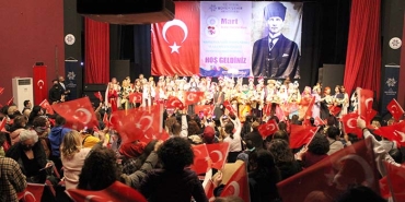 "KAHRAMAN TÜRK KADINLARI" İSİMLİ DEFİLE GÖZ DOLDURDU AYDINLILAR, DEFİLE İLE GEÇMİŞE YOLCULUK YAPTI