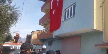 ÇİNELİ ŞEHİT ÖZEL HAREKAT POLİSİNİN BABA EVİ YASA BÜRÜNDÜ ŞEHİT ÖZEL HAREKAT POLİSİ AYGÜN'ÜN AMCASI DA ŞEHİT DÜŞMÜŞ