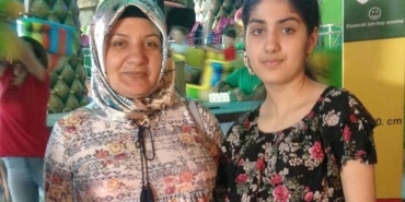 ANNESİNİN ÖLÜMÜNE DAYANAMAYAN GENÇ KIZ KALBİNE YENİK DÜŞTÜ