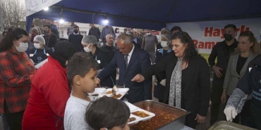 BAŞKAN ÇERÇİOĞLU İFTAR SOFRASINDA VATANDAŞLARLA BİR ARAYA GELDİ