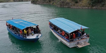 ZÜMRÜT YEŞİLİ ARAPAPIŞTI KANYONU ZİYARETÇİLERİNİ AĞIRLIYOR BAŞKAN ÇERÇİOĞLU'NUN TURİZME KAZANDIRDIĞI ARAPAPIŞTI'DA SULAR YÜKSELDİ, TEKNE GEZİLERİ BAŞLADI