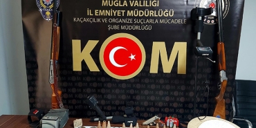 TARİHİ ESER OPERASYONU MUĞLA EMNİYET MÜDÜRLÜĞÜ KOM ŞUBE EKİPLERİ TARAFINDAN YATAĞAN İLÇESİNDE DÜZENLENEN OPERASYONDA ÇOK SAYIDA TARİHİ ESER ELE GEÇİRİLDİ.