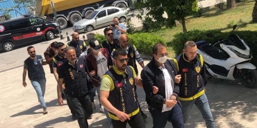 POLİS VE SAVCIYIM DEYİP, 678 BİN LİRASINI ALDILAR