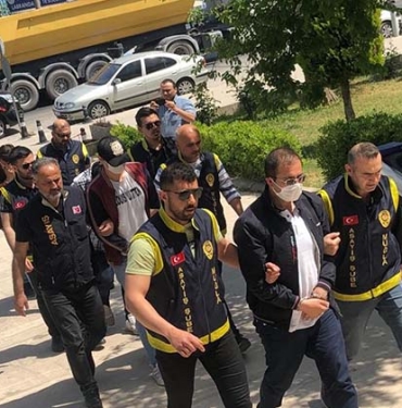 POLİS VE SAVCIYIM DEYİP, 678 BİN LİRASINI ALDILAR