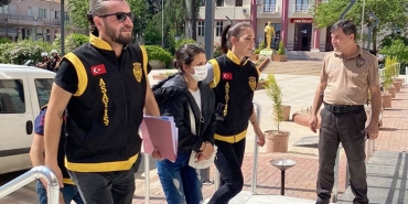 BEŞ YIL ÖNCE SEVGİLİSİNİ, ŞİMDİ DE KOCASINI ÖLDÜRDÜ TARTIŞTIĞI KOCASINI KALBİNDEN BIÇAKLADI