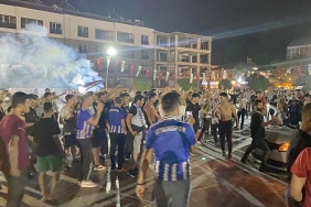 FETHİYESPOR TARAFTARI, 2. LİGİ KUTLADI TARAFTARLAR SOKAKLARA DÖKÜLDÜ