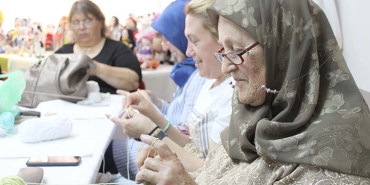 26 YIL ÖĞRETTİ, 32 YILDIR ÖĞRENİYOR 77 YAŞINDAKİ SEMİHA TEYZE, ÖĞRENME AZMİYLE GENÇLERE TAŞ ÇIKARTIYOR