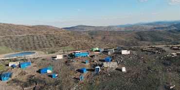 ÇADIRLARDA GEÇEN YAŞAM ORMAN KESİM İŞÇİLERİ KÖY NÜFUSUNA ULAŞTI