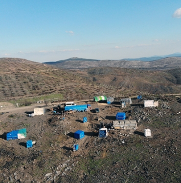 ÇADIRLARDA GEÇEN YAŞAM ORMAN KESİM İŞÇİLERİ KÖY NÜFUSUNA ULAŞTI