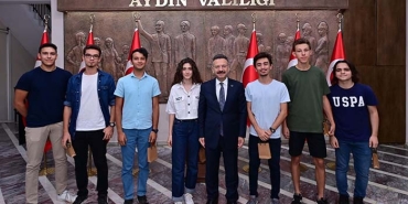 AYDIN VALİSİ AKSOY, YKS 2022 TÜRKİYE ŞAMPİYONLARINI AĞIRLADI