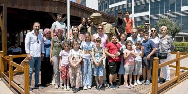 KARPUZLULU ÇOCUKLAR KUŞADASI'NI İLK KEZ GÖRMENİN SEVİNCİNİ YAŞADI