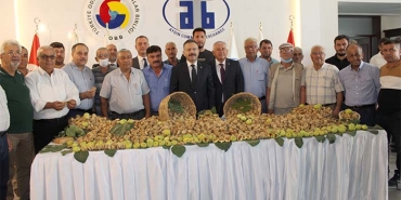 AYDIN'DA SEZONUN İLK KURU İNCİRİ 350 LİRADAN SATILDI
