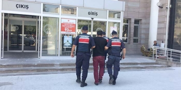 KUŞADASI'NDA 24 YIL KESİNLEŞMİŞ HAPİS CEZASI BULUNAN ŞAHIS YAKALANDI