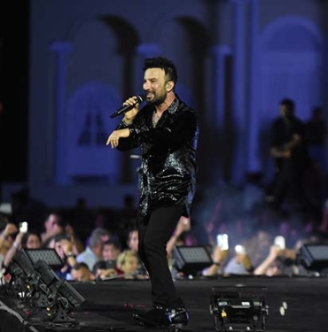 TARKAN, YÜZBİNLERCE İZMİRLİYİ COŞTURDU