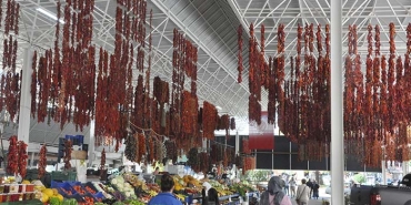 EKMEĞİNİ ACIDAN ÇIKARTIYOR