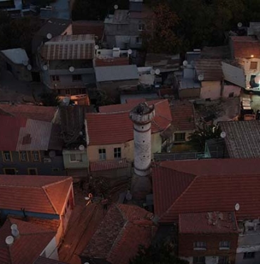 DEPREMDE YIKILAN MİNARE HAVADAN GÖRÜNTÜLENDİ İZMİRLİLER GECE YARISI DEPREMLE UYANDI
