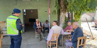 AYDIN'DA TRAKTÖR SÜRÜCÜLERİNE JANDARMADAN EĞİTİM
