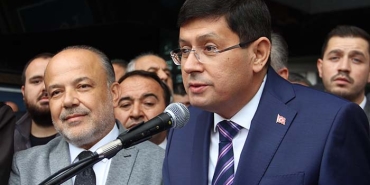 İYİ PARTİ'DEN AK PARTİ'YE GEÇEN BAŞKAN ÖZCAN'A GÖRKEMLİ KARŞILAMA